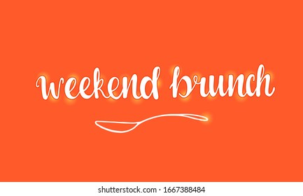 Wochenendbrunch - handgezeichneter Schriftzeichen mit Doddle Löffel-Illustration für Gastronomie Ort, Restaurant, Café, Bar, Bistro. Moderne Kalligrafie, einzeln auf orangefarbenem Hintergrund. EPS10