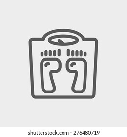 Línea delgada de icono de escala de pesaje para web y móvil, moderno diseño minimalista plano. Icono vector de gris oscuro sobre fondo gris claro.
