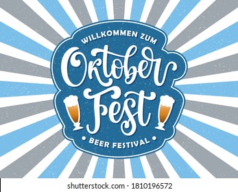 Willkommen auf dem Hintergrund des Oktoberfest-Bieres. Vektorgrafik. Handgezeichnete Schrift, Sonnenbrand in weißen, blauen Farben mit Vintage-Look Textur. Poster, Logo, Postkarte, Banner für deutsche Feiertage