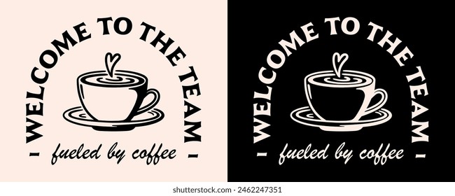 Herzlich willkommen im Team, das von Kaffeeliebhaber Witziger Humor befeuert wird Neuer Mitarbeiter Barista Corporate Job Schriftzug Abzeichen Plakattext für Röster kleines Geschäft. Retro Vintage Ästhetische Tasse Illustration Print Vektorgrafik.