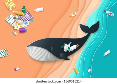 La ballena se tragó la basura plástica y la arrojan a tierra. Mucha basura doméstica en la orilla, flotando en las olas de botellas de plástico y envases. Concepto de contaminación ambiental