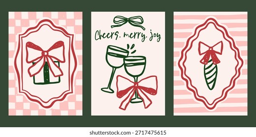 Conjunto de tarjetas de Vector de Navidades caprichosas. Antiguas retro diseños de impresión de vacaciones con regalo, copas de vino, ilustraciones de adornos en marcos de coqueta