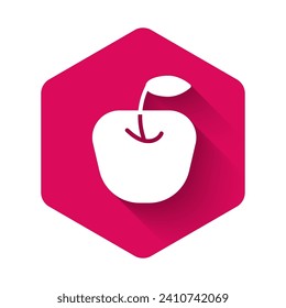 Icono de la manzana blanca aislado con una sombra larga. Fruta con símbolo de hoja. Botón hexágono rosado. Vector
