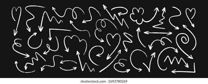 Marcas de pincel de giz de cera de seta branca com texturas de giz desenhadas à mão para navegação e designs direcionais. Ponteiros curvos, em ziguezague e em espiral esboçados em plano de fundo preto. Elementos de rabiscar ásperos.
