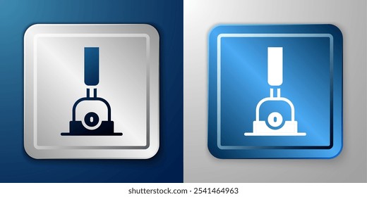 Flecha blanca para cambiar el icono del ferrocarril aislado en fondo azul y gris. Antiguas Pistas ferroviarias. Botón cuadrado plateado y azul. Vector