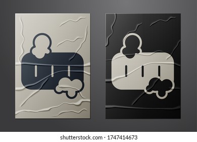 Barra blanca de jabón con icono de espuma aislado sobre fondo de papel desmenuzado. Barra de jabón con burbujas. Estilo de arte de papel. Ilustración vectorial