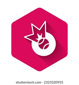 Weißer Baseball-Ball-Symbol einzeln auf langem Hintergrund. Rosa Hexagon-Taste. Vektorgrafik