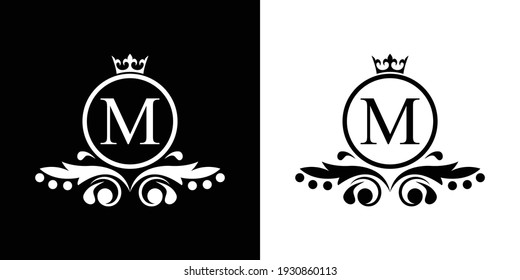 logotipo de la plantilla de letras blancas y negras M Letra de oro de lujo con corona. Alfabeto monograma . Hermosa carta de iniciales reales.	
