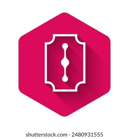 Icono de afeitadora de hoja blanca aislado con sombra larga. Botón hexagonal rosa. Ilustración vectorial