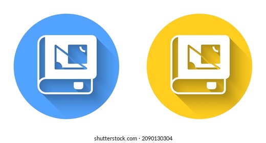 Libro blanco sobre el icono de geometría aislado con fondo de sombra largo. Botón Círculo. Vector