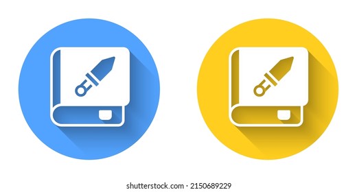 Libro blanco sobre icono de arma aislado con fondo de sombra larga. Un pequeño arma de fuego. Catálogo de armas. Botón Círculo. Vector