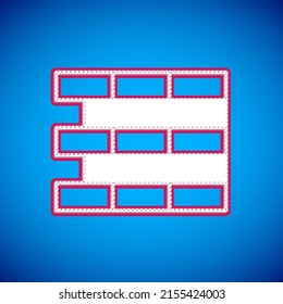 Icono de Ladrillos blancos aislado en fondo azul.  Vector