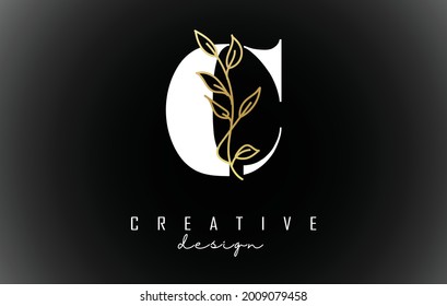 Weiße C-Buchstaben Logo-Design mit goldenen Blättern Zweig Vektorgrafik. Kreatives und elegantes Symbol mit Buchstabe C.