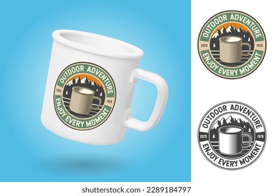 Copa de camping blanco. Plantilla de simulación de taza realista con diseño de muestra. Disfruta cada momento. Parche de aventuras al aire libre o pegatina Ilustración vectorial. Diseño con taquilla de acampada metálica y silueta de montaña C