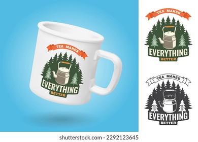 Copa de camping blanco. Plantilla de simulación de taza realista con diseño de muestra. El té hace que todo sea mejor parche o pegatina. Vector. Diseño de tipografía de época con hervidor de té de camping y bosque. Cita de acampada