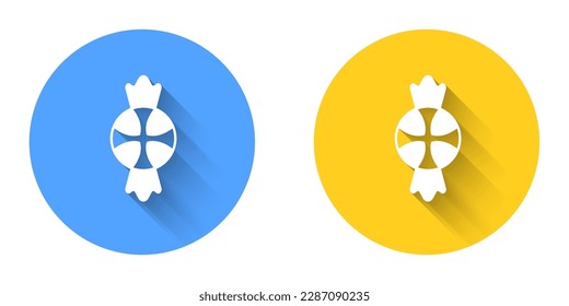 Icono de Candy blanco aislado con fondo de sombra largo. Feliz Navidad y Feliz Año Nuevo. Botón Círculo. Vector