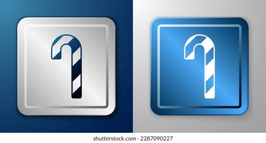 Caña de caramelo blanco de Navidad con icono de rayas aislado en fondo azul y gris. Feliz Navidad y Feliz Año Nuevo. Botón cuadrado plateado y azul. Vector
