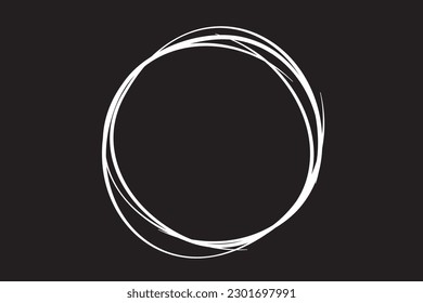 Línea de círculo blanco dibujada a mano. Resaltar el círculo de dibujo a mano aislado en el fondo negro. Círculo redondo escrito a mano. Para marcar texto, nota, icono de marca, número, lápiz de marcadores, revisión de lápiz y texto, vector