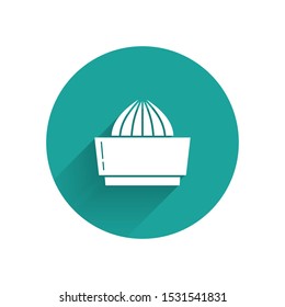 White Citrus fruit juicer icon isolated with long shadow. Green circle button. Vector Illustration