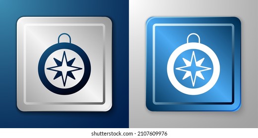 White Compass Symbol einzeln auf blauem und grauem Hintergrund. Windrose-Navigationssymbol. Windrose-Schild. Silber und blauer Quadrat-Button. Vektorgrafik