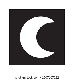 luna creciente blanca aislada en un fondo oscuro
