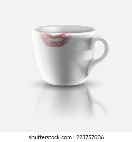 taza blanca con lápiz labial