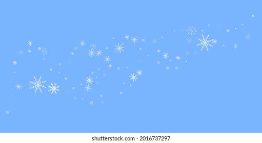 Weiße, zarte Schneeflocken sind auf blauem Hintergrund verstreut. Festlicher Hintergrund, Postkartendesign, Tapete
