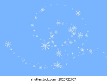 Los delicados copos de nieve a cielo abierto están esparcidos en un fondo azul. Fondo festivo, diseño postal, papel tapiz