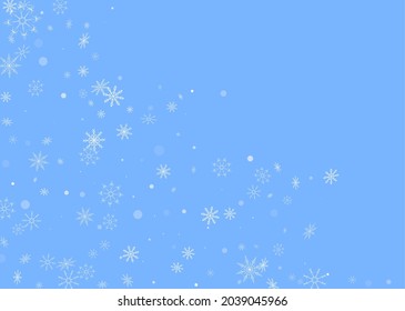 Weiße, zarte Schneeflocken sind auf blauem Hintergrund verstreut. Festlicher Hintergrund, Postkartendesign, Tapete