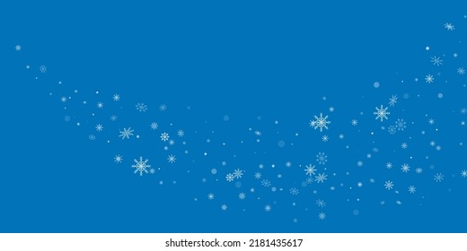 Los delicados copos de nieve a cielo abierto están esparcidos en un fondo azul. Fondo festivo, diseño postal, papel tapiz