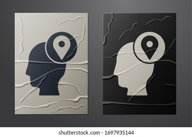 Icône homme de Livraison blanc avec coffrets en carton isolé sur fond papier grunge. Livraison de porte à porte par messager. Style papier. Illustration vectorielle