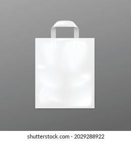 Bolsa de plástico desechable blanca empaquetando una plantilla de maquillaje 3d para comprar sobre fondo gris. Paquete de tienda de aspecto real, ilustración vectorial realista aislada