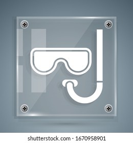 White Diving mask and snorkel icon isolated on grey background. Extreme sport. Diving underwater equipment. Square glass panels. Vector Illustration