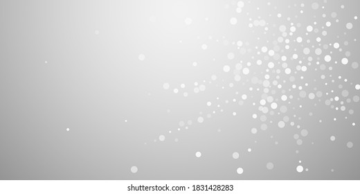 Los blancos marcan el fondo de la Navidad. Sutiles copos de nieve volando y estrellas en fondo gris claro. Plantilla para la superposición de copos de nieve de invierno de plata artificial. Ilustración magnética vectorial.