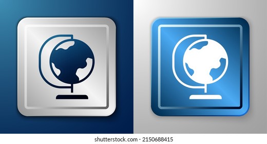 Icono del globo terrestre blanco aislado en fondo azul y gris. Botón cuadrado plateado y azul. Vector