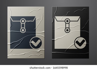 Sobre blanco e icono de marca de verificación aislado en fondo de papel desmenuzado. Entrega de correo electrónico correcta, confirmación de entrega por correo electrónico. Estilo de arte de papel.  Ilustración vectorial