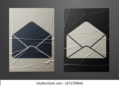Weiße Umschlagsymbol einzeln auf zerbrochenem Papierhintergrund. E-Mail-Nachrichtenbriefsymbol. Kunststil aus Papier. Vektorillustration-Illustration
