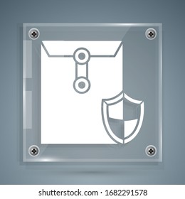 Sobre blanco con icono de escudo aislado en fondo gris. Concepto de seguro. Concepto de seguridad, protección, protección. Paneles de vidrio cuadrado. Ilustración vectorial