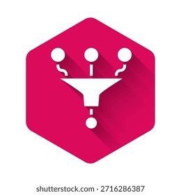 Embudo blanco o icono de Filtrar aislado con fondo de sombra larga. Botón hexagonal rosa. Vector