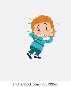 White girl with sweater very alarmed takes the hands to the head.
