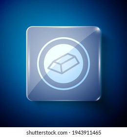 Icono de barras de oro blanco aislado en fondo azul. Concepto de negocio bancario. Paneles de vidrio cuadrado. Vector