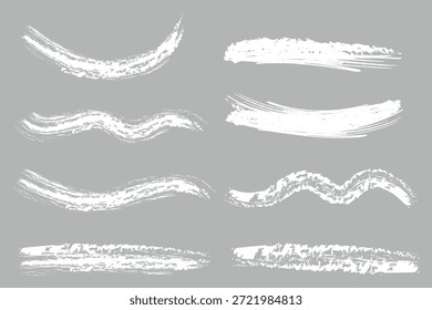 Traços de pincel grunge branco. Giz de vetor mão grunge desenhado isolado no fundo preto. conjunto de traçados de pincel desenhados à mão.