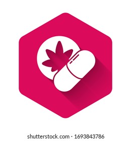Icono de comprimidos de éxtasis herbales blancos aislado con una sombra larga. Botón hexágono rosado. Ilustración vectorial