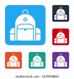 Icono de la mochila de caminata blanca aislado en fondo blanco. Camping y mochila de exploración de montaña. Establecer iconos en botones cuadrados de color. Ilustración vectorial