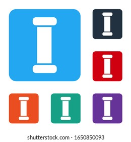 Icono de tubería metálica de la industria blanca aislado en fondo blanco. Piezas de tubería de fontanería de diferentes formas. Establecer iconos en botones cuadrados de color.  Ilustración vectorial