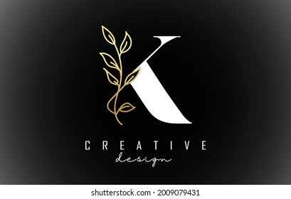 Diseño del logotipo de letra k blanca con ilustración vectorial de ramas doradas. Icono creativo y elegante con letra K.