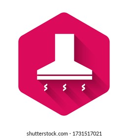 Das Fan-Icon der White Kitchen-Extraktion ist isoliert von langen Schatten. Kochhaube. Küchenabgase. Haushaltsgerät Rosa Hexagon-Taste. Vector Illustration