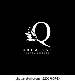 White letter Q logo design with flourish ornaments. logo Q with floral and leaf ornaments. Q beautiful logo. luxury letter Q logo design