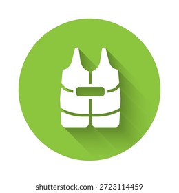White Life Jackensymbol einzeln auf langem Schattenhintergrund. Symbol der Rettungsweste. Extremsport. Sportausrüstung. Grüner Kreis-Knopf. Vektorgrafik