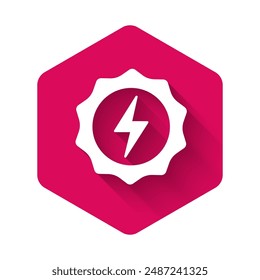 Icono de relámpago blanco aislado con fondo de sombra larga. Señal de destello. Icono de Recargo flash. Tornillo Thunder. Golpe de iluminación. Botón hexagonal rosa. Vector